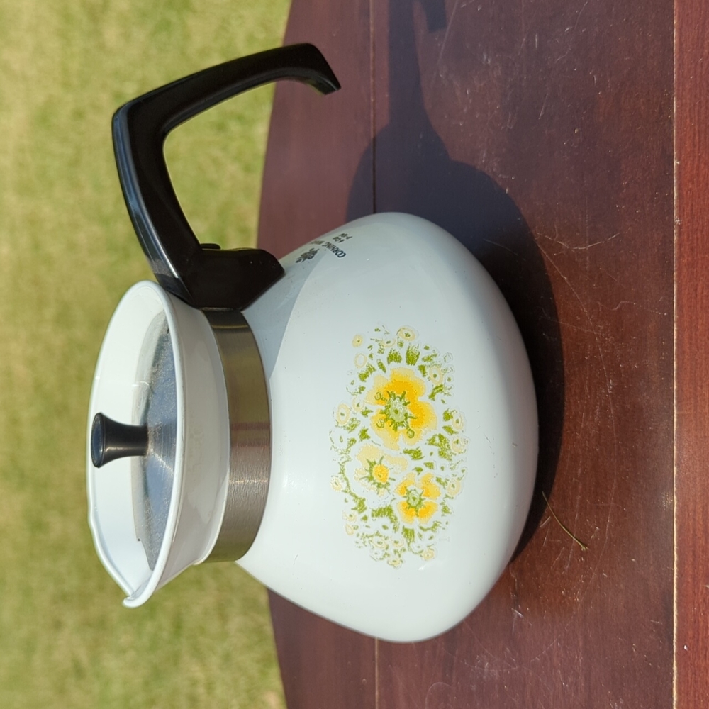 RARE Vintage Corning Ware APRIL Yellow Flowers 6 Cup Tea Pot w Metal Lid  P-104